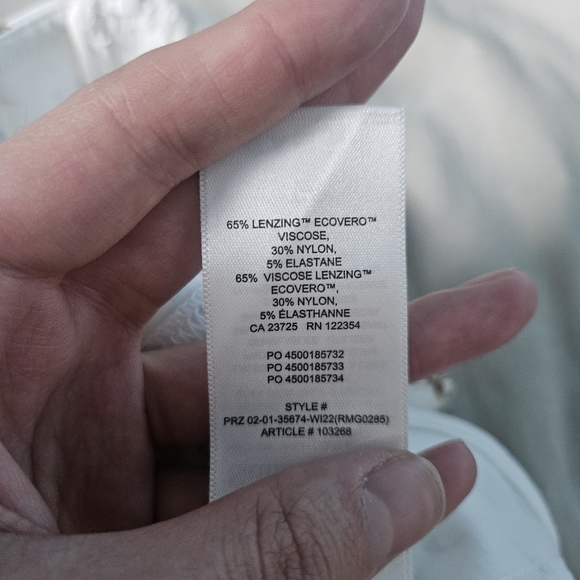 SUNDAY BEST Maverick Longsleeve White Strawberry Puff XXS Aritzia NWT - Picture 9 of 10